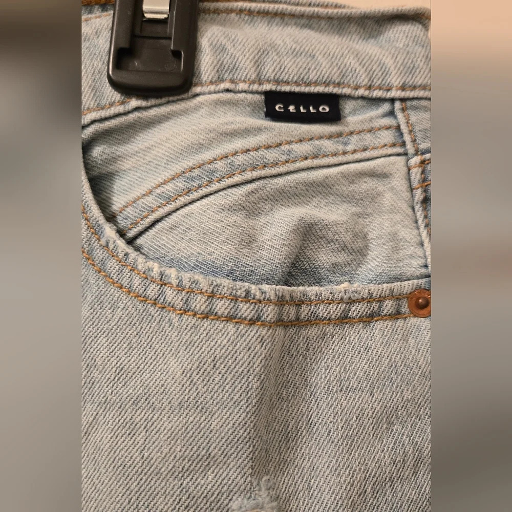 Denim Vintage - Light Wash Jeans - Picture 4 of 9